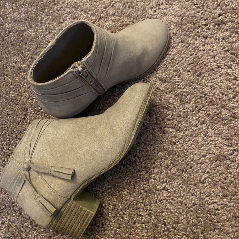 Kids heeled booties